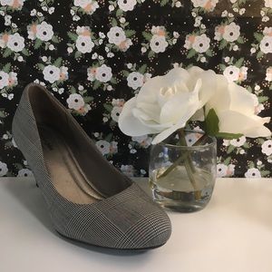 Plaid Grey 9-5 Pumps
